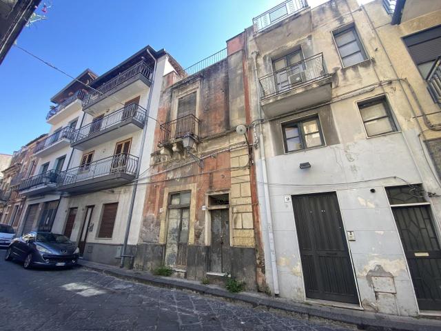 Via San Giuseppe 124 5 vani 100mq