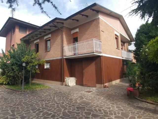 Via San Lorenzo 46 5 vani 200mq