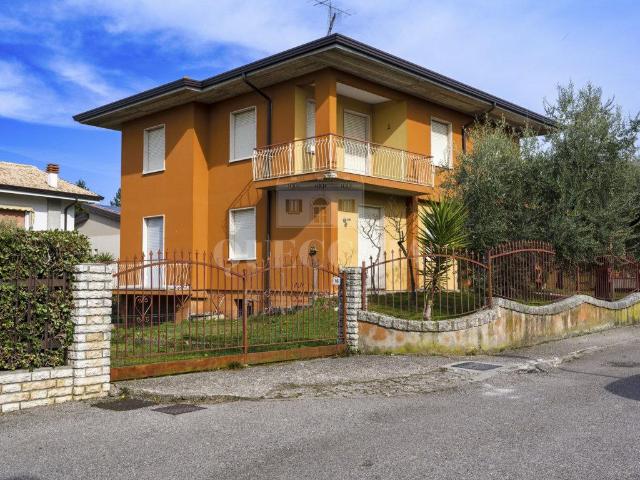 Via San Zeno 6 vani 350mq