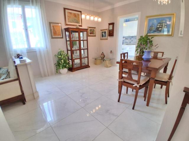 Via Sarzanese 8 vani 220mq