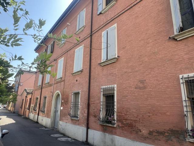 Via Sbaraglia Levante 68 5 vani 120mq