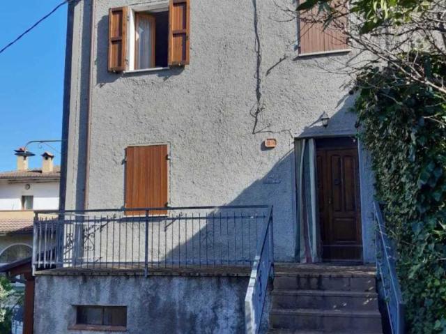 Via Serra di Sotto 52 8 vani 150mq