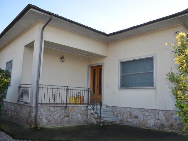 via Serraglio MARINA DI PIETRASANTA 7 vani 105mq