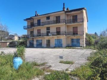 Palazzo Via Sferracavallo snc 690mq