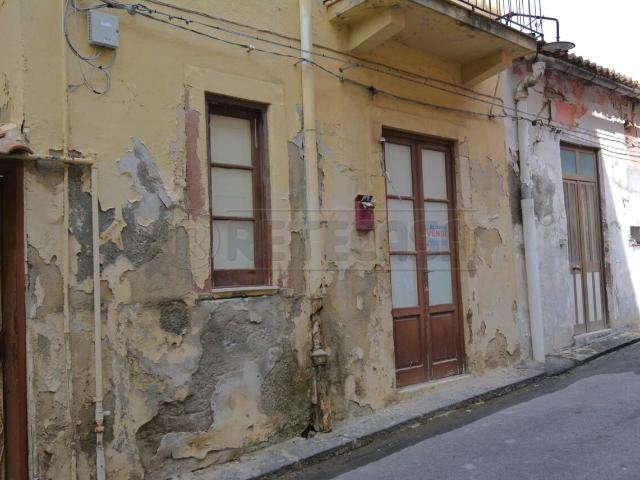 Via Sibari 30 trilocale 65mq