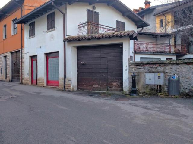 Via Silvio Moretti 24 17 vani 339mq