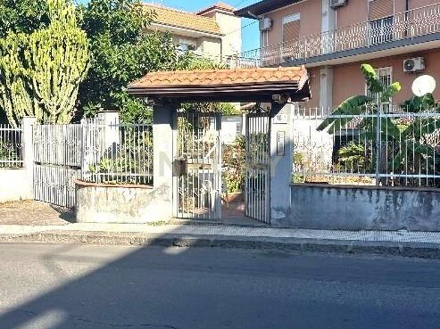 Via Siracusa 18 6 vani 0mq