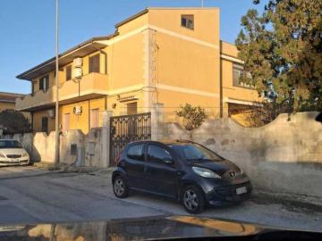 Via SIRACUSA 5 vani 96mq
