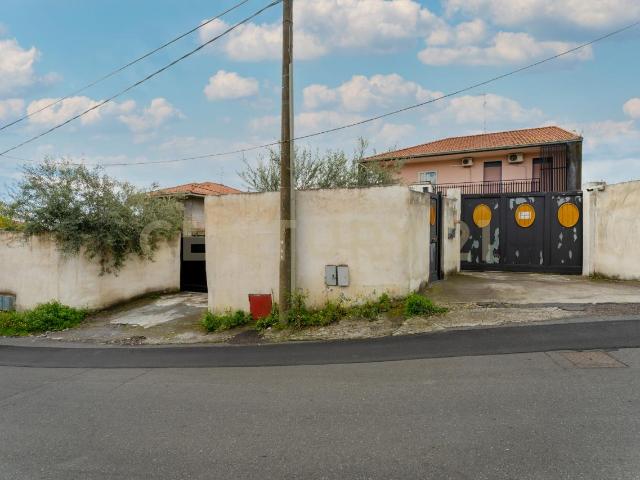 Via Pompeo Vecchio 29 8 vani 250mq