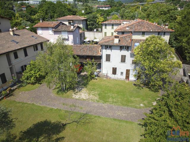 Via Ponte Vecchio 5 9 vani 240mq