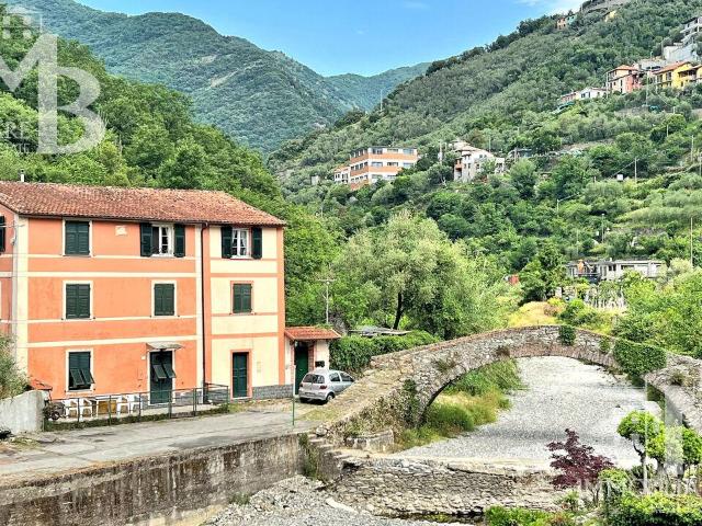 Via Ponti Romani 31 6 vani 122mq