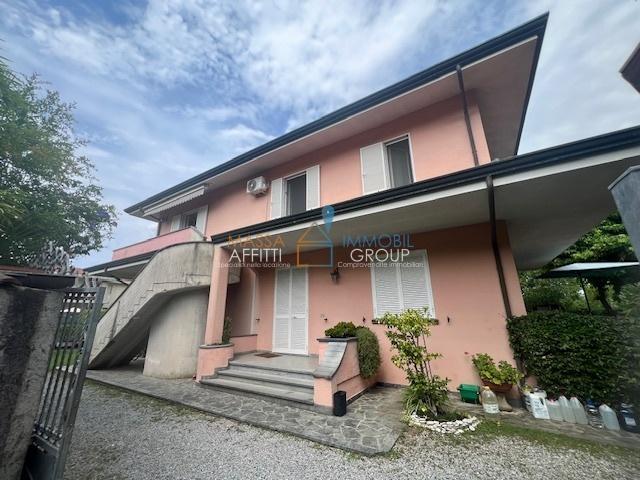 Via Pontremoli 7 8 vani 187mq