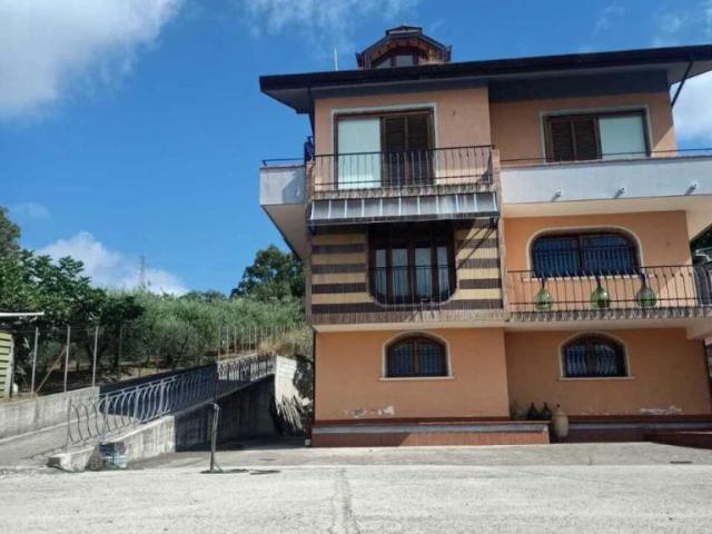 Via Paolo Borsellino 5 vani 250mq