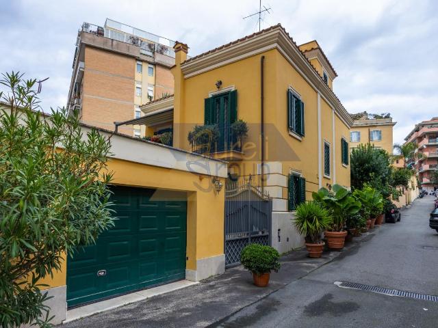 Via Paolo Giovio trilocale 100mq