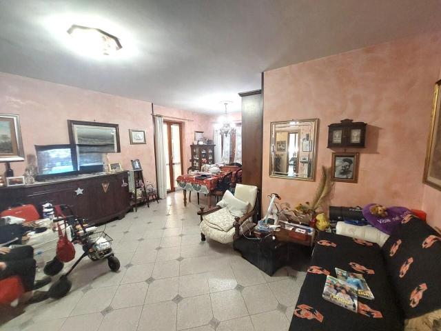 Via Papa Giovanni XXIII 5 vani 130mq