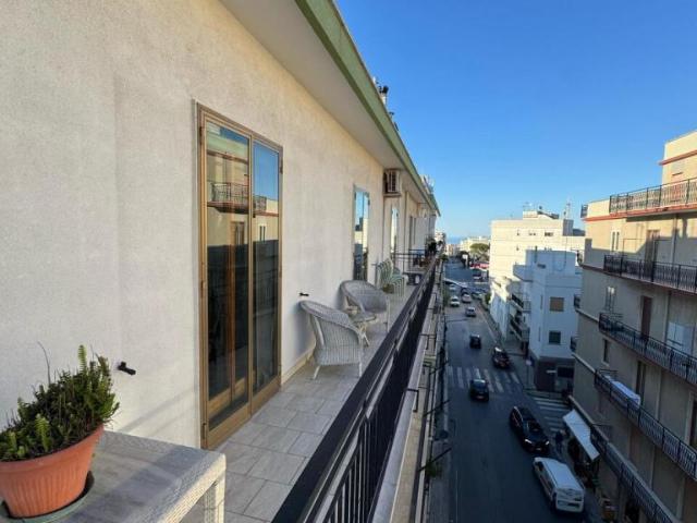 Via Papa Giovanni XXIII 7 vani 200mq