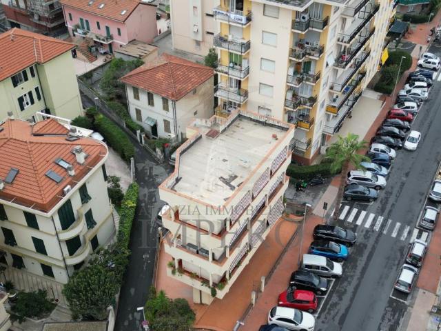 Via Papa Giovanni XXIII 1 quadrilocale 144mq