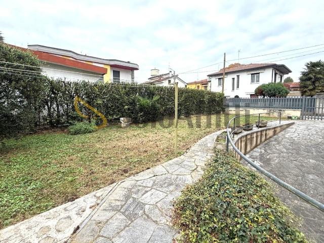 Via Papa Giovanni XXIII 1 trilocale 111mq