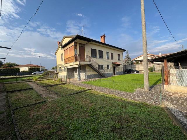 Via Papa Giovanni XXIII 36 5 vani 313mq