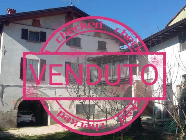 VIA PARROCCHIALE 47 10 vani 800mq