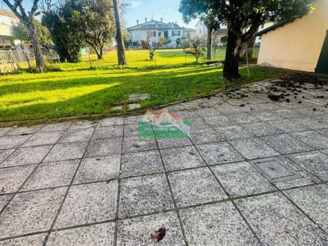 via petro bondi 8 vani 160mq
