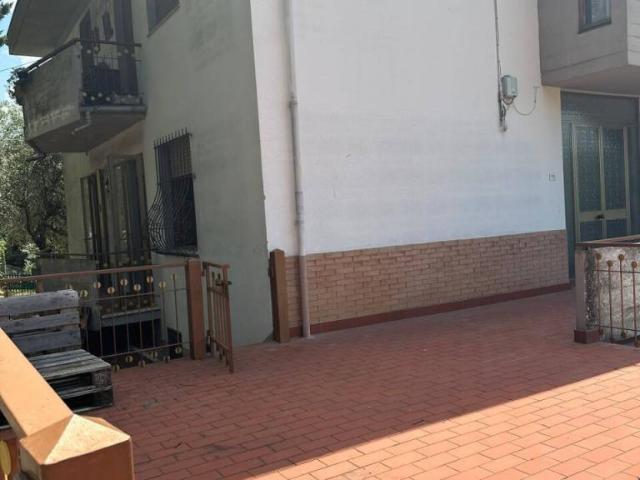 via Petrognano 5 vani 100mq