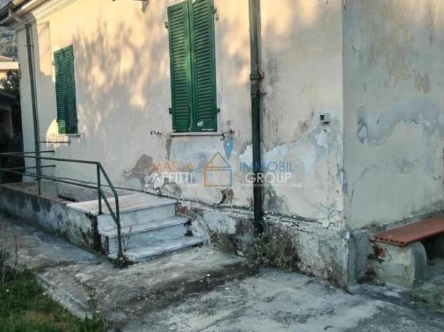 Via Petroniano 10 7 vani 160mq