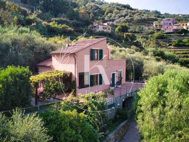 Via per Calice 6 vani 214mq