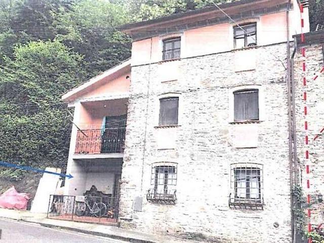 Via per Pieve di Brancoli 226 7 vani 171mq