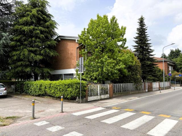Via Peschiera 30 6 vani 294mq