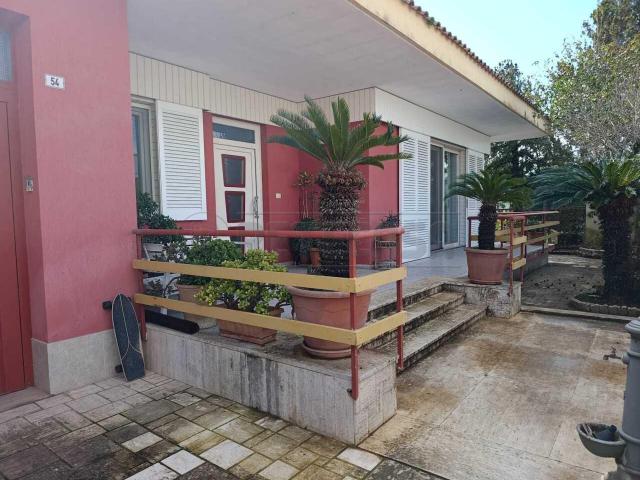 Via Pitagora 6 vani 240mq