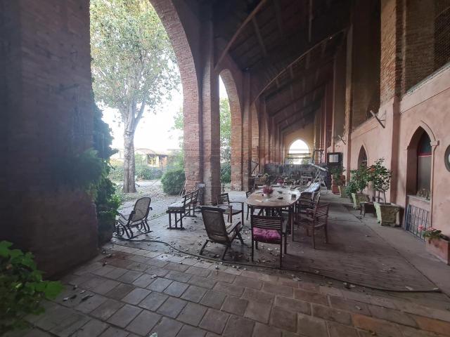 Via Pizzighettone 10 vani 560mq