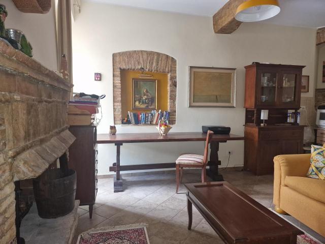 VIA PIZZUTELLA 35 quadrilocale 90mq