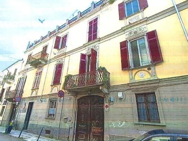 Via Piacenza 66 5 vani 140mq