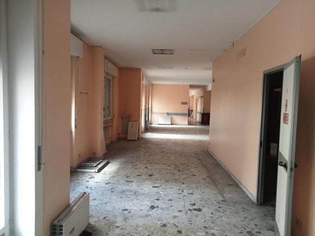 VIA PIACENZA MOLASSANA 59 vani 1750mq