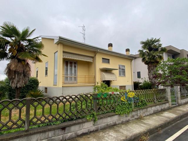 Via Piave 1 11 vani 300mq