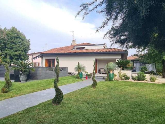 Via Piave 79 5 vani 530mq