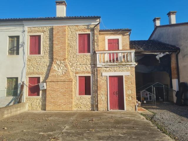 Via Pietre 8 vani 210mq