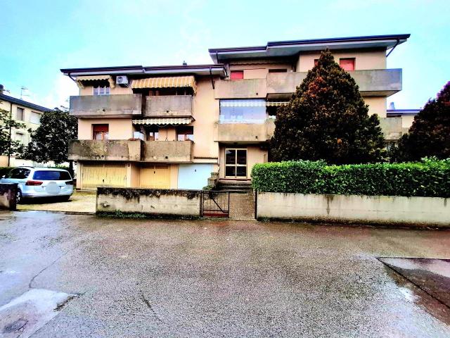 Via Pietro Nenni 6 5 vani 90mq