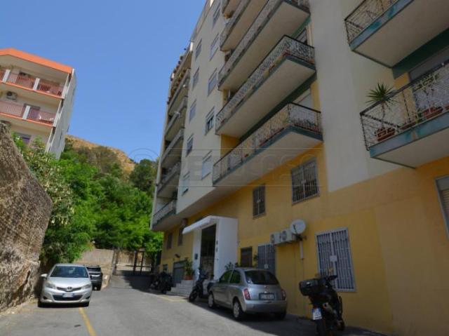 Via Pietro Castelli 250 quadrilocale 130mq