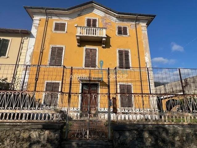 Via Pietro Pellegrini 17 20 vani 510mq