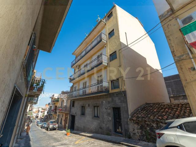 Via Plebiscito 85 18 vani 600mq