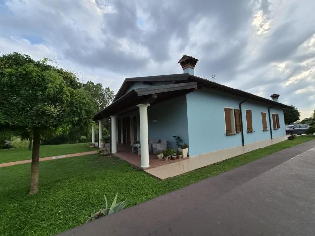 Via Prati 20 8 vani 230mq