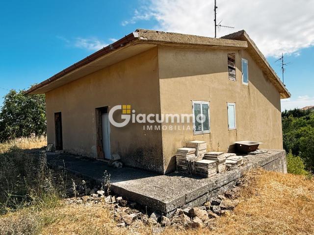 Via Praticello 46 6 vani 182mq