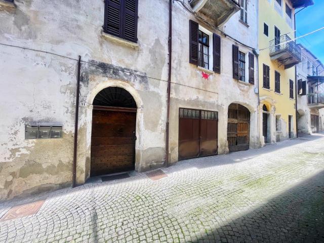 Via Principe Amedeo 15 8 vani 227mq