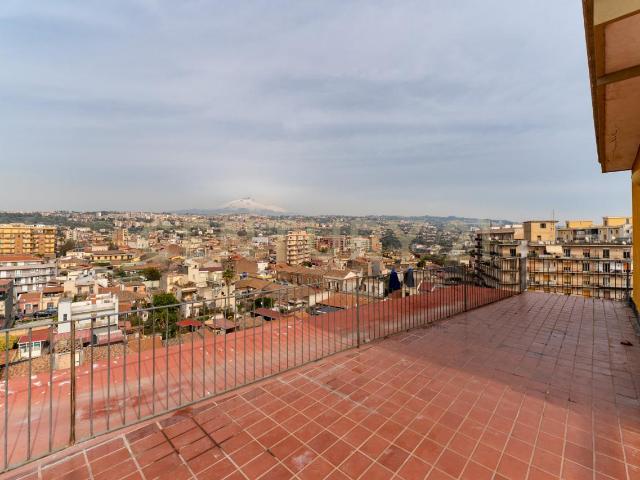 Via Principe Nicola 177 5 vani 130mq