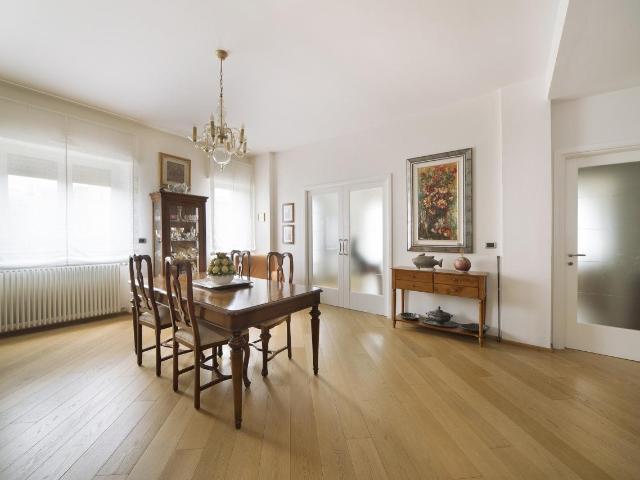 Via Privata Mario Mascardi 9 vani 198mq