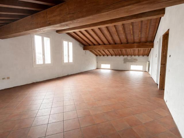 Via Provinciale Ovest 141 7 vani 375mq