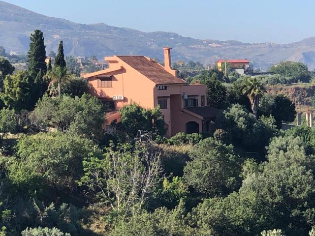 Via Provinciale per Armo Gallina 57 9 vani 450mq