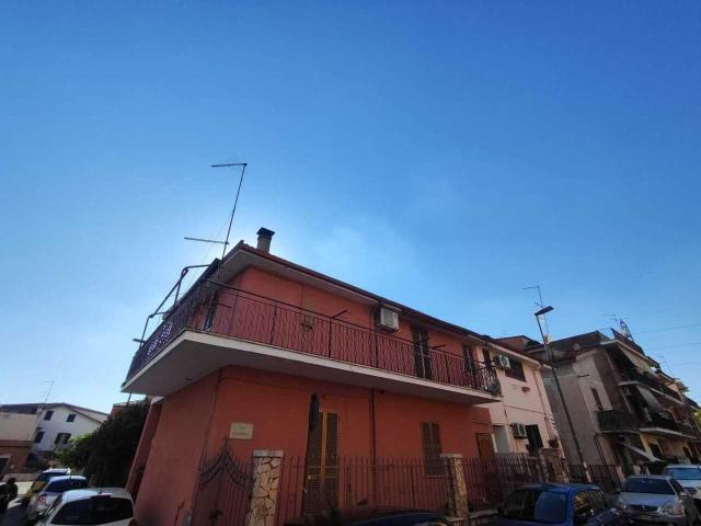 Via Romagna 19 trilocale 80mq
